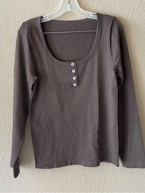 QQQ Long Sleeve Basic Ribbed Brown Shirt Size Medium Button Detail